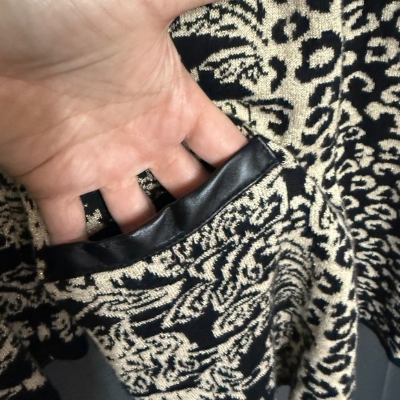 Chico’s Animal Floral Print Cardigan Long Line - Picture 5 of 8